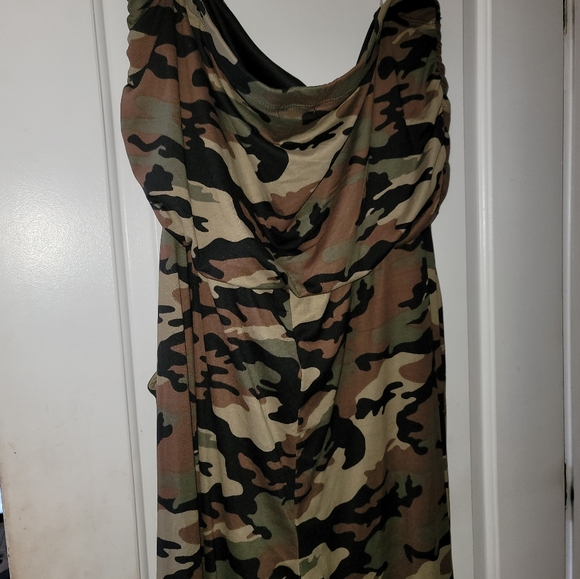 CAMOUFLAGE roper capris - Picture 2 of 3